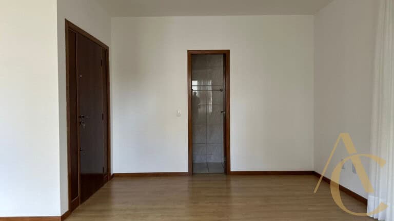 Apartamento para alugar – 3 quartos sendo 1 suíte – Centro | Florianópolis/SC.