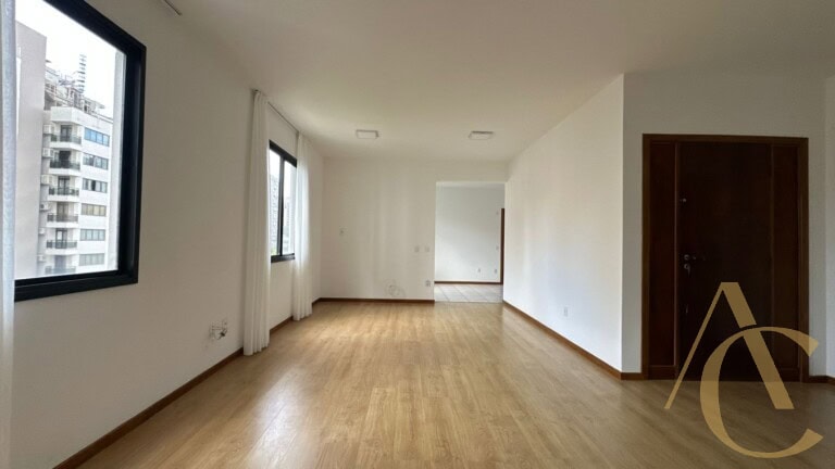 Apartamento para alugar – 3 quartos sendo 1 suíte – Centro | Florianópolis/SC.
