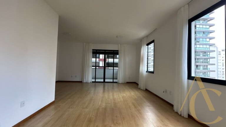 Apartamento para alugar – 3 quartos sendo 1 suíte – Centro | Florianópolis/SC.
