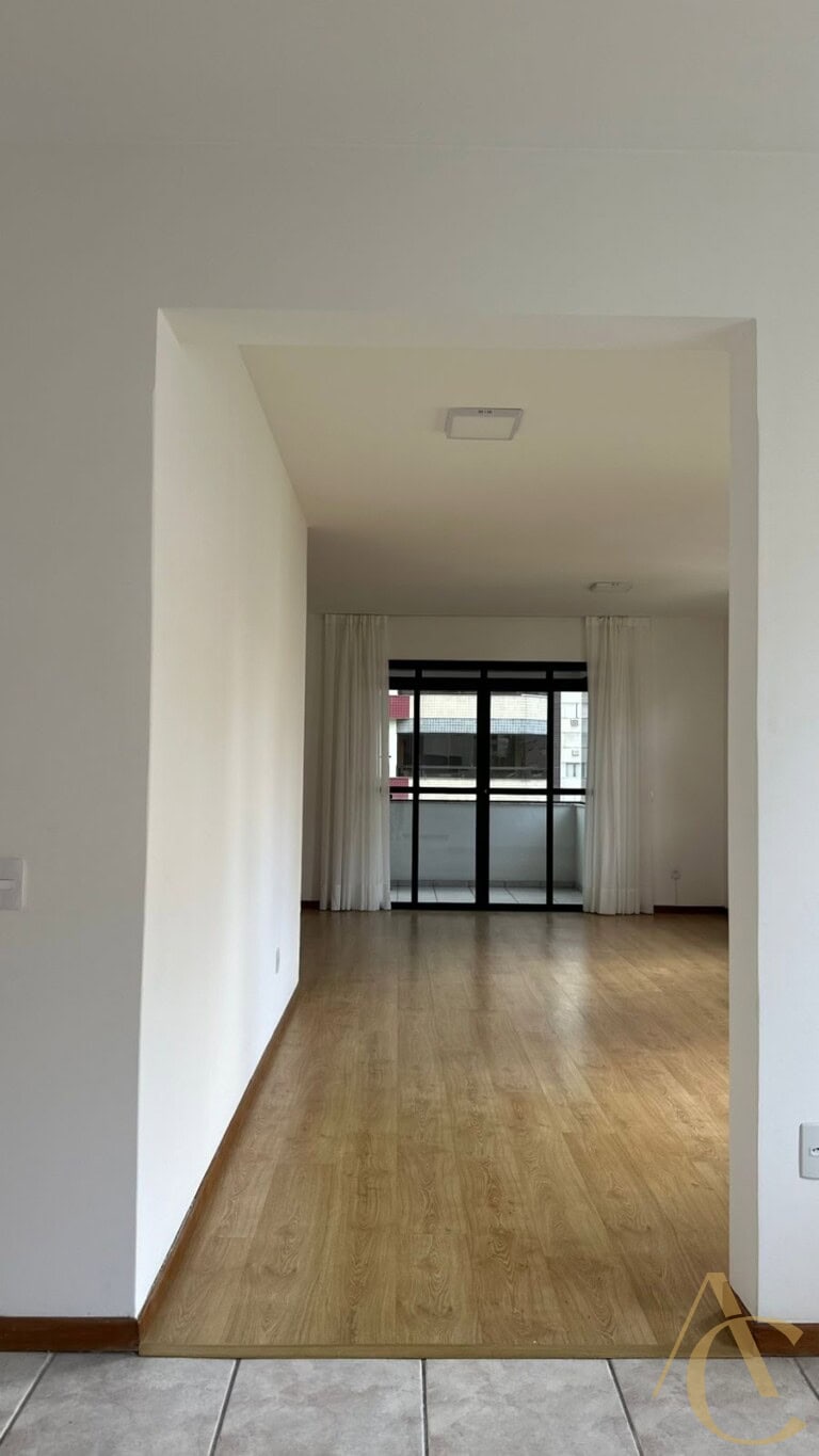 Apartamento para alugar – 3 quartos sendo 1 suíte – Centro | Florianópolis/SC.