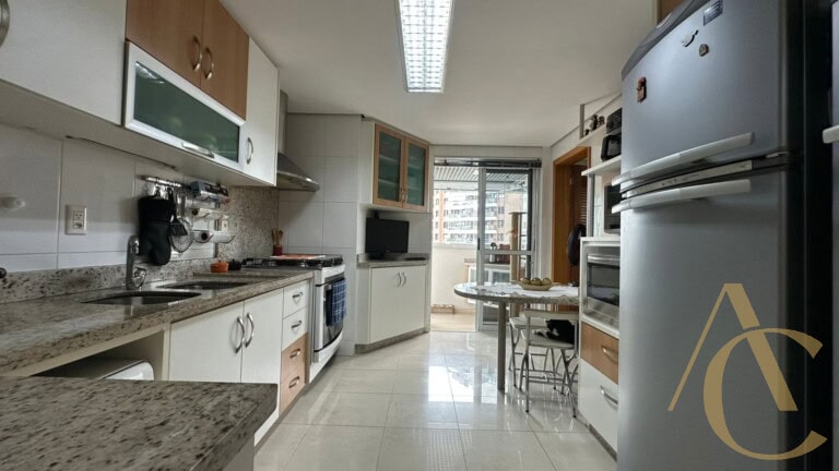 Apartamento à venda – 4 quartos sendo 1 suíte – Campinas | São José/SC.
