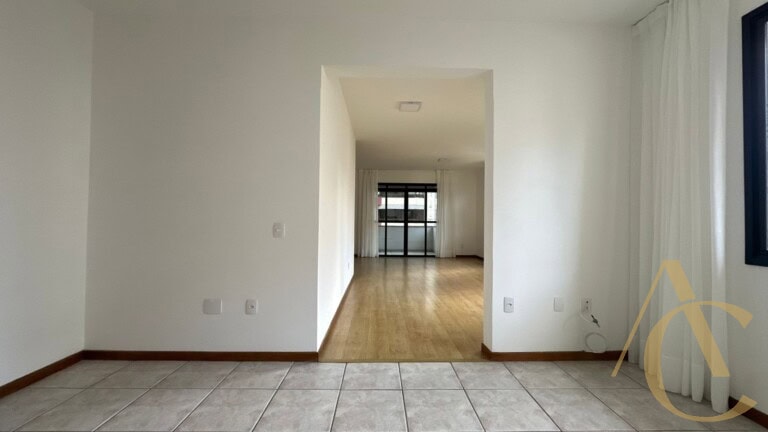 Apartamento para alugar – 3 quartos sendo 1 suíte – Centro | Florianópolis/SC.