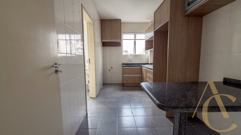 Apartamento para alugar – 2 quartos sendo 1 suíte – Centro | Florianópolis/SC.
