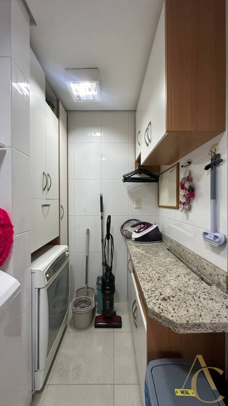 Apartamento à venda – 4 quartos sendo 1 suíte – Campinas | São José/SC.