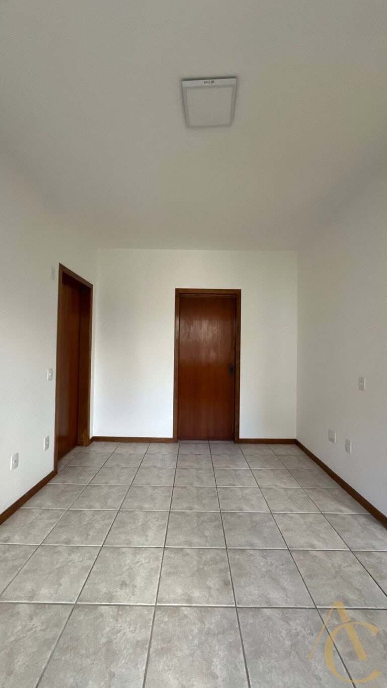 Apartamento para alugar – 3 quartos sendo 1 suíte – Centro | Florianópolis/SC.