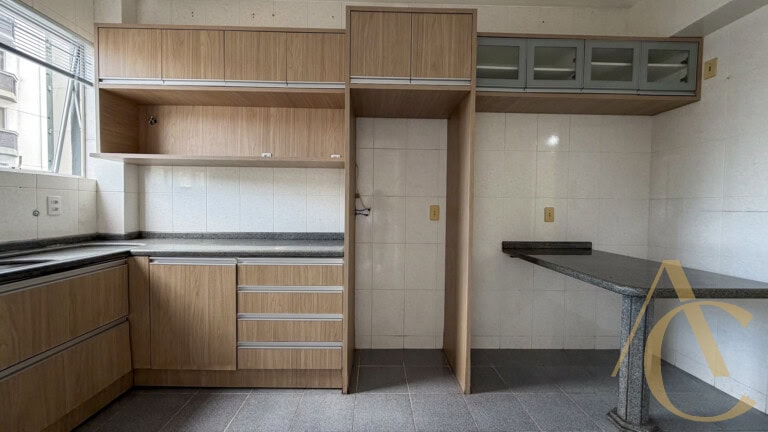 Apartamento para alugar – 2 quartos sendo 1 suíte – Centro | Florianópolis/SC.