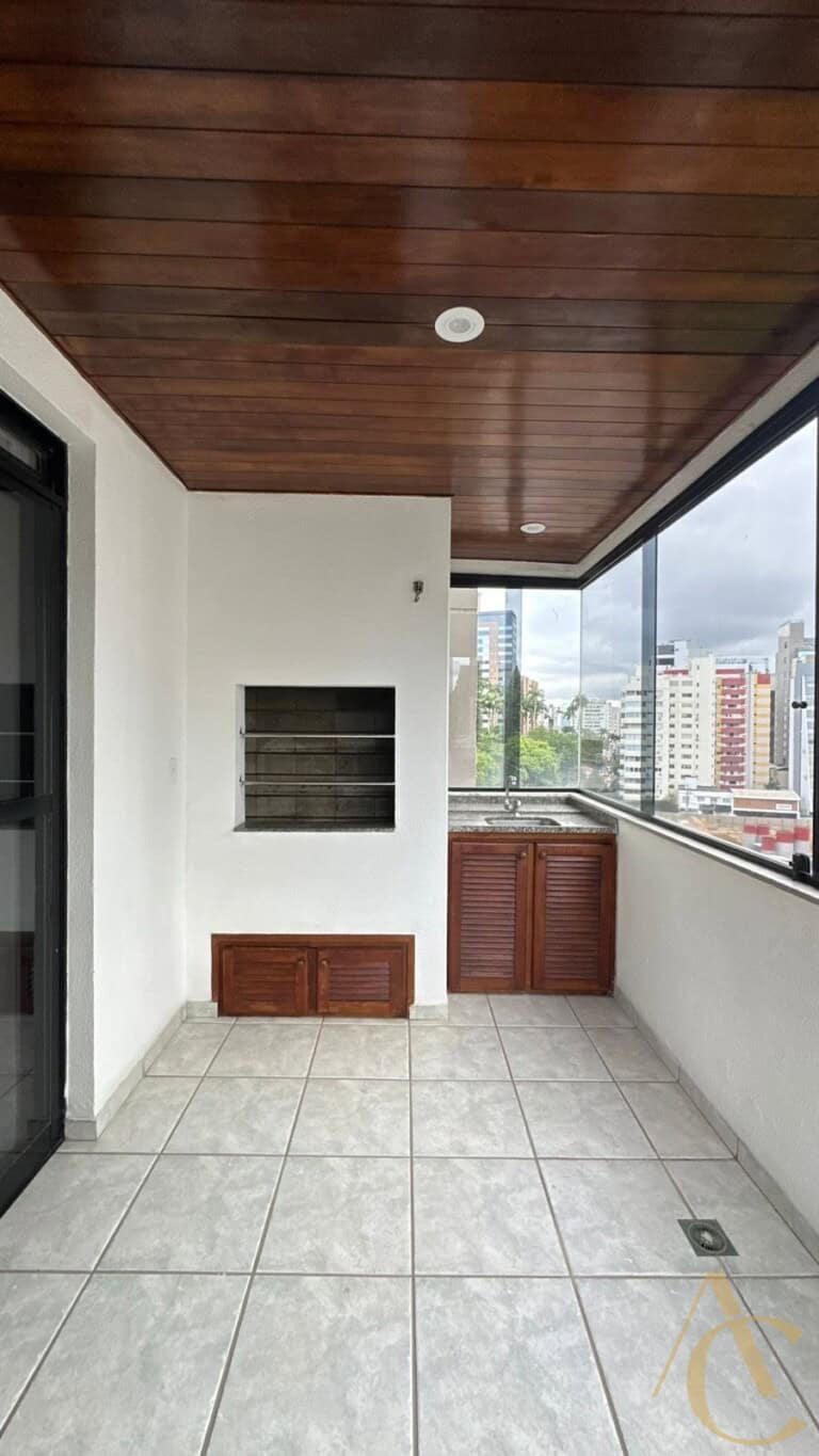 Apartamento para alugar – 3 quartos sendo 1 suíte – Centro | Florianópolis/SC.