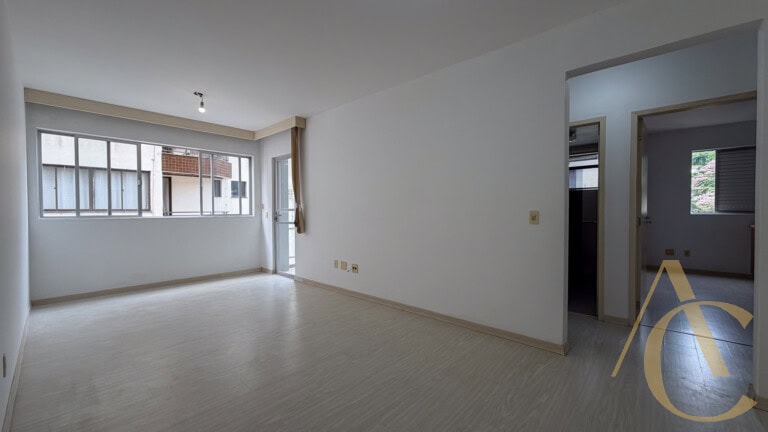 Apartamento para alugar – 2 quartos sendo 1 suíte – Centro | Florianópolis/SC.