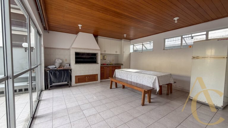 Apartamento para alugar – 2 quartos sendo 1 suíte – Centro | Florianópolis/SC.
