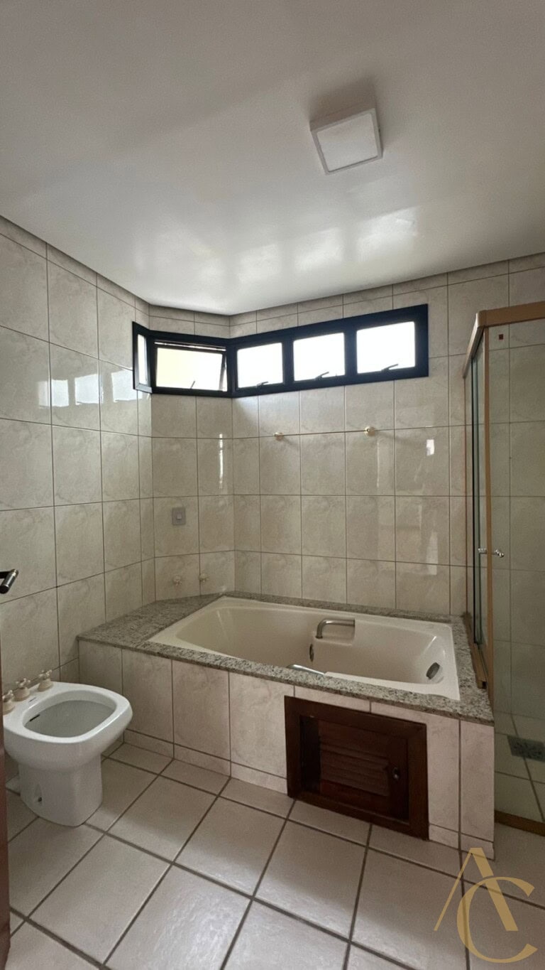 Apartamento para alugar – 3 quartos sendo 1 suíte – Centro | Florianópolis/SC.