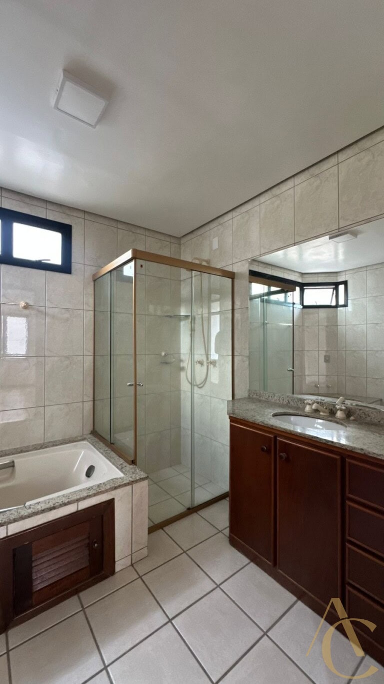 Apartamento para alugar – 3 quartos sendo 1 suíte – Centro | Florianópolis/SC.
