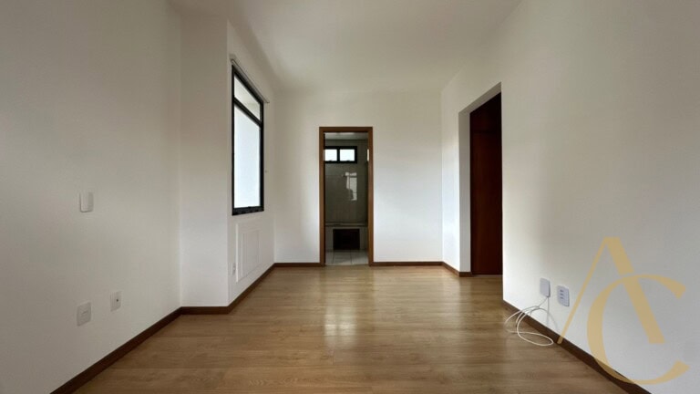 Apartamento para alugar – 3 quartos sendo 1 suíte – Centro | Florianópolis/SC.