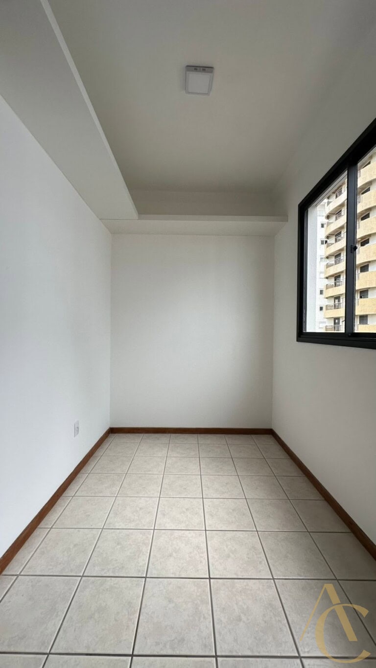 Apartamento para alugar – 3 quartos sendo 1 suíte – Centro | Florianópolis/SC.