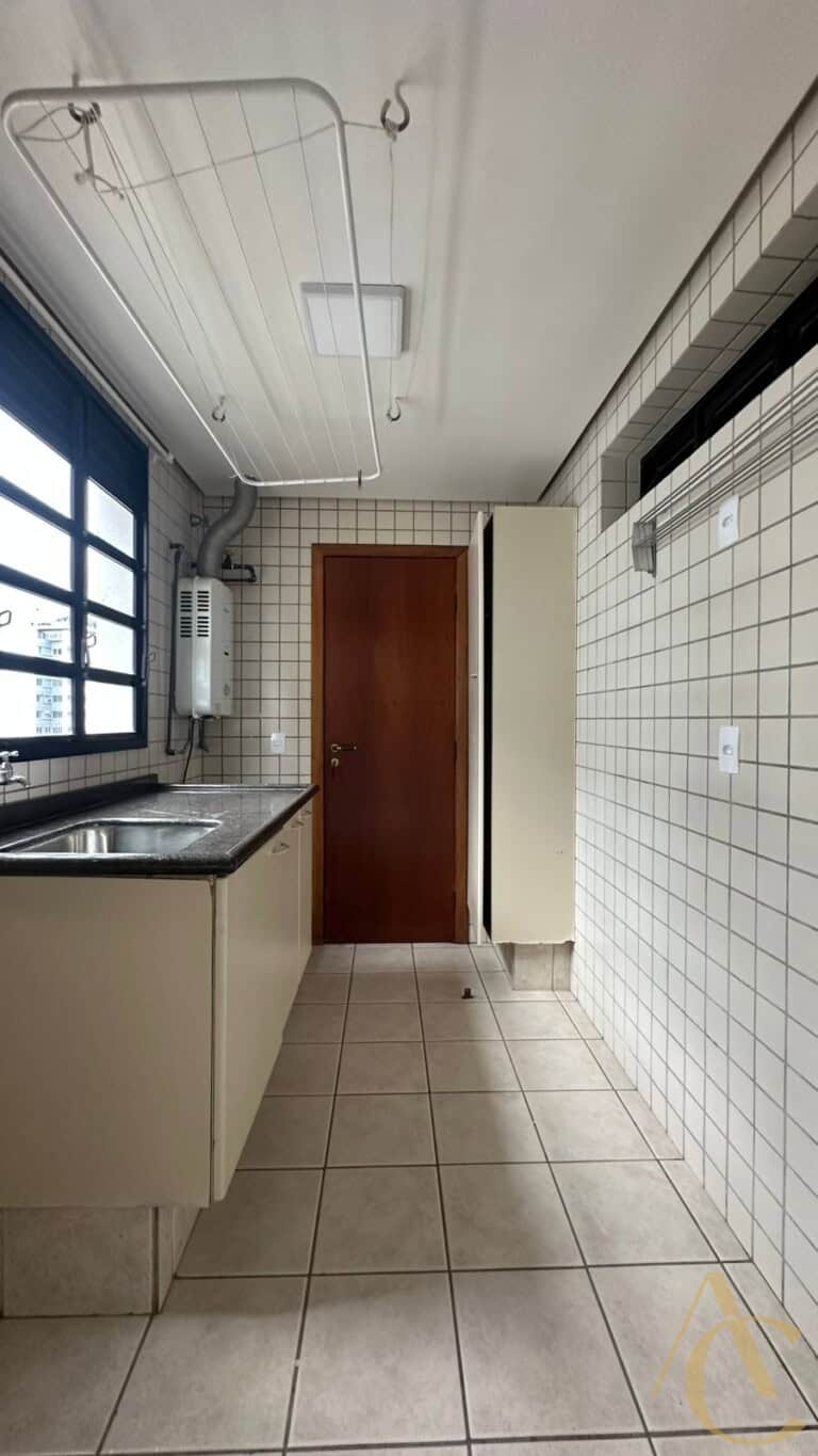 Apartamento para alugar – 3 quartos sendo 1 suíte – Centro | Florianópolis/SC.