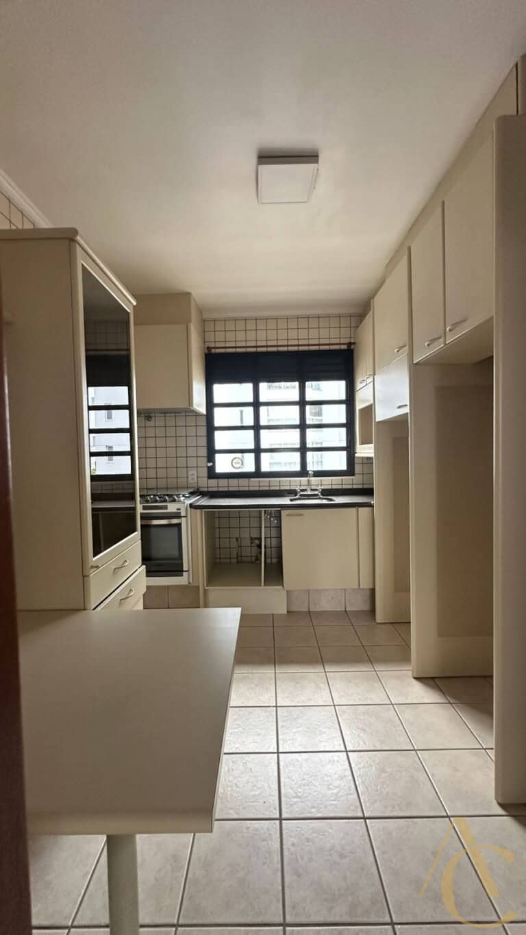 Apartamento para alugar – 3 quartos sendo 1 suíte – Centro | Florianópolis/SC.