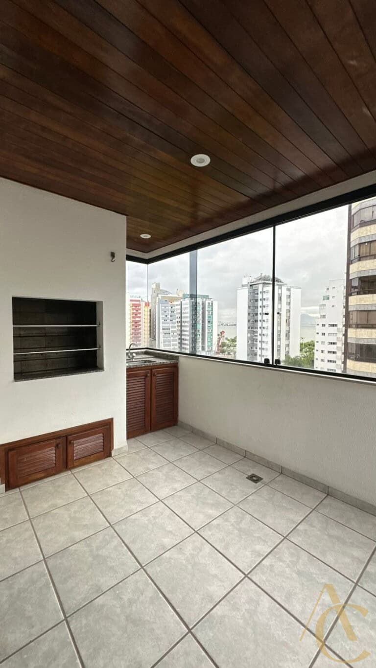 Apartamento para alugar – 3 quartos sendo 1 suíte – Centro | Florianópolis/SC.