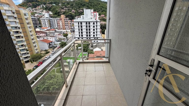 Apartamento para alugar – 2 quartos sendo 1 suíte – Centro | Florianópolis/SC.
