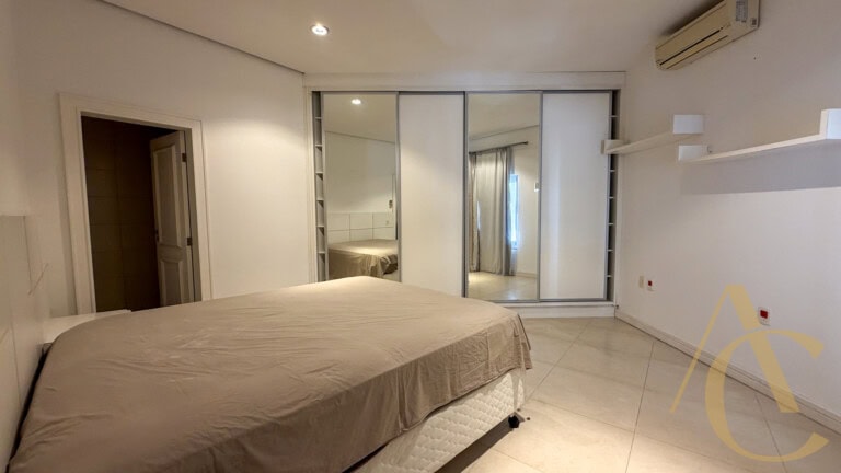 Casa residencial à venda – 6 quartos sendo 5 suítes – Cacupé | Florianópolis/SC.