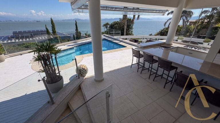 Casa residencial à venda – 6 quartos sendo 5 suítes – Cacupé | Florianópolis/SC.