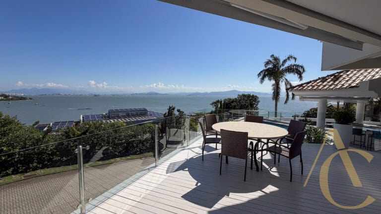 Casa residencial à venda – 6 quartos sendo 5 suítes – Cacupé | Florianópolis/SC.