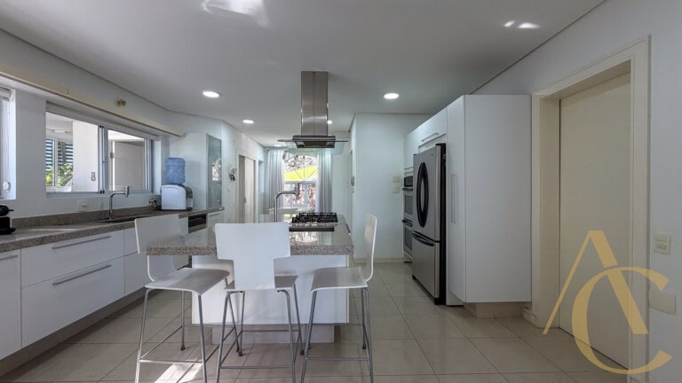 Casa residencial à venda – 6 quartos sendo 5 suítes – Cacupé | Florianópolis/SC.