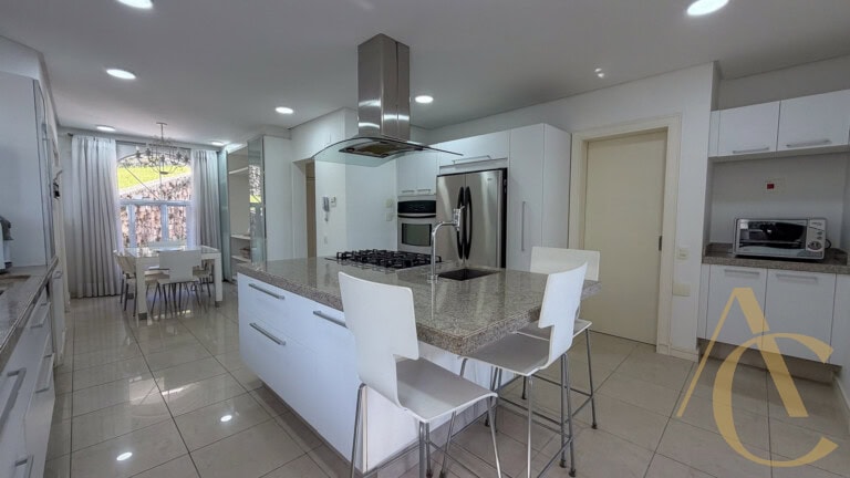 Casa residencial à venda – 6 quartos sendo 5 suítes – Cacupé | Florianópolis/SC.