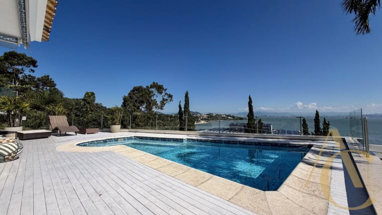 Casa residencial à venda – 6 quartos sendo 5 suítes – Cacupé | Florianópolis/SC.