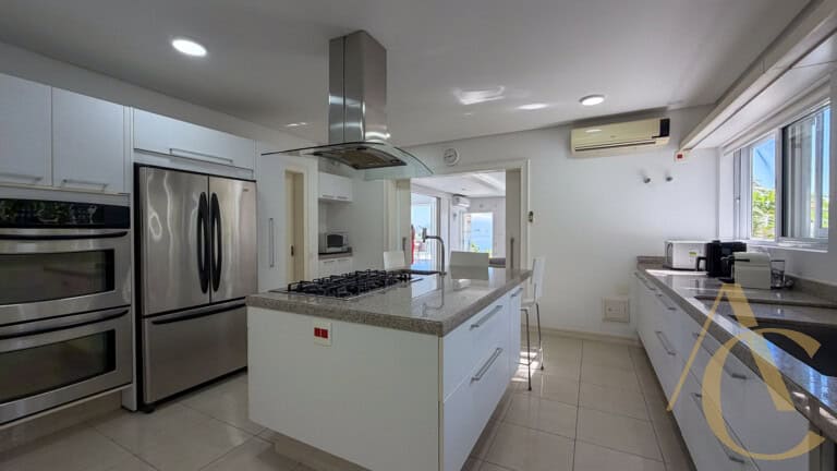 Casa residencial à venda – 6 quartos sendo 5 suítes – Cacupé | Florianópolis/SC.