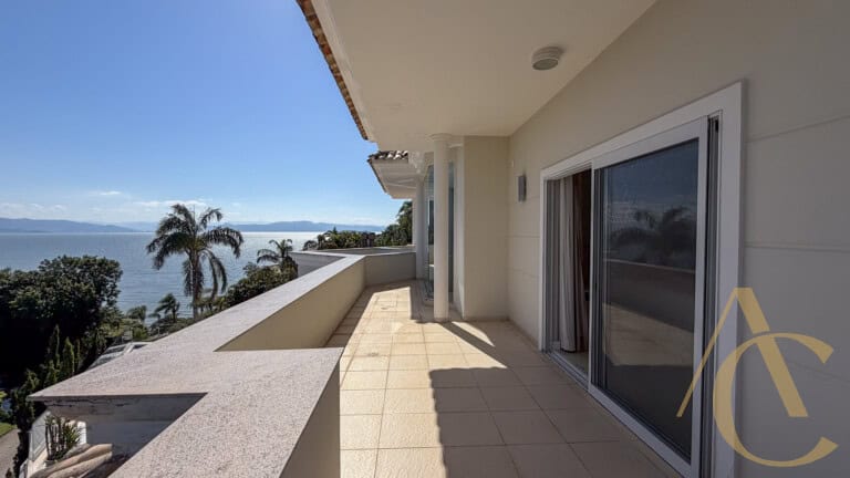 Casa residencial à venda – 6 quartos sendo 5 suítes – Cacupé | Florianópolis/SC.