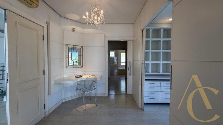 Casa residencial à venda – 6 quartos sendo 5 suítes – Cacupé | Florianópolis/SC.