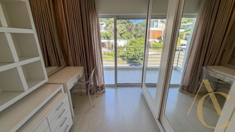 Casa residencial à venda – 6 quartos sendo 5 suítes – Cacupé | Florianópolis/SC.
