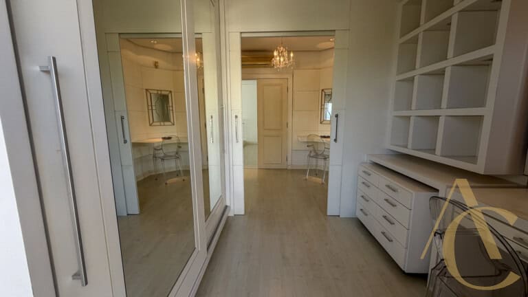 Casa residencial à venda – 6 quartos sendo 5 suítes – Cacupé | Florianópolis/SC.