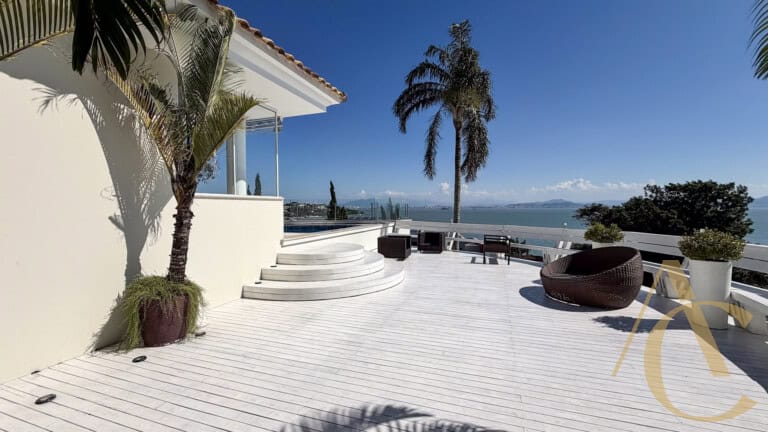 Casa residencial à venda – 6 quartos sendo 5 suítes – Cacupé | Florianópolis/SC.