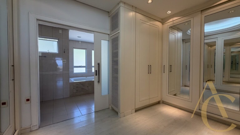 Casa residencial à venda – 6 quartos sendo 5 suítes – Cacupé | Florianópolis/SC.