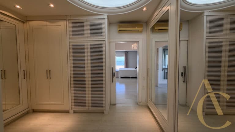 Casa residencial à venda – 6 quartos sendo 5 suítes – Cacupé | Florianópolis/SC.