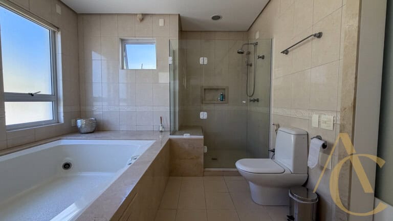 Casa residencial à venda – 6 quartos sendo 5 suítes – Cacupé | Florianópolis/SC.