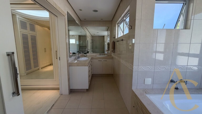 Casa residencial à venda – 6 quartos sendo 5 suítes – Cacupé | Florianópolis/SC.