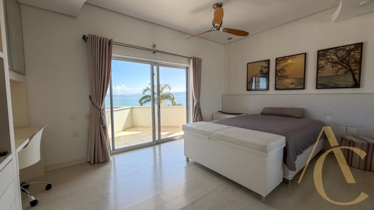 Casa residencial à venda – 6 quartos sendo 5 suítes – Cacupé | Florianópolis/SC.