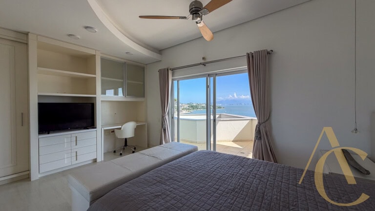 Casa residencial à venda – 6 quartos sendo 5 suítes – Cacupé | Florianópolis/SC.