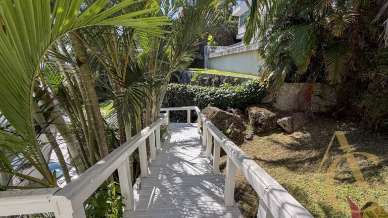 Casa residencial à venda – 6 quartos sendo 5 suítes – Cacupé | Florianópolis/SC.
