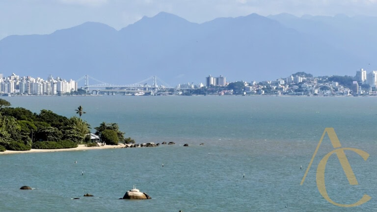 Casa residencial à venda – 6 quartos sendo 5 suítes – Cacupé | Florianópolis/SC.