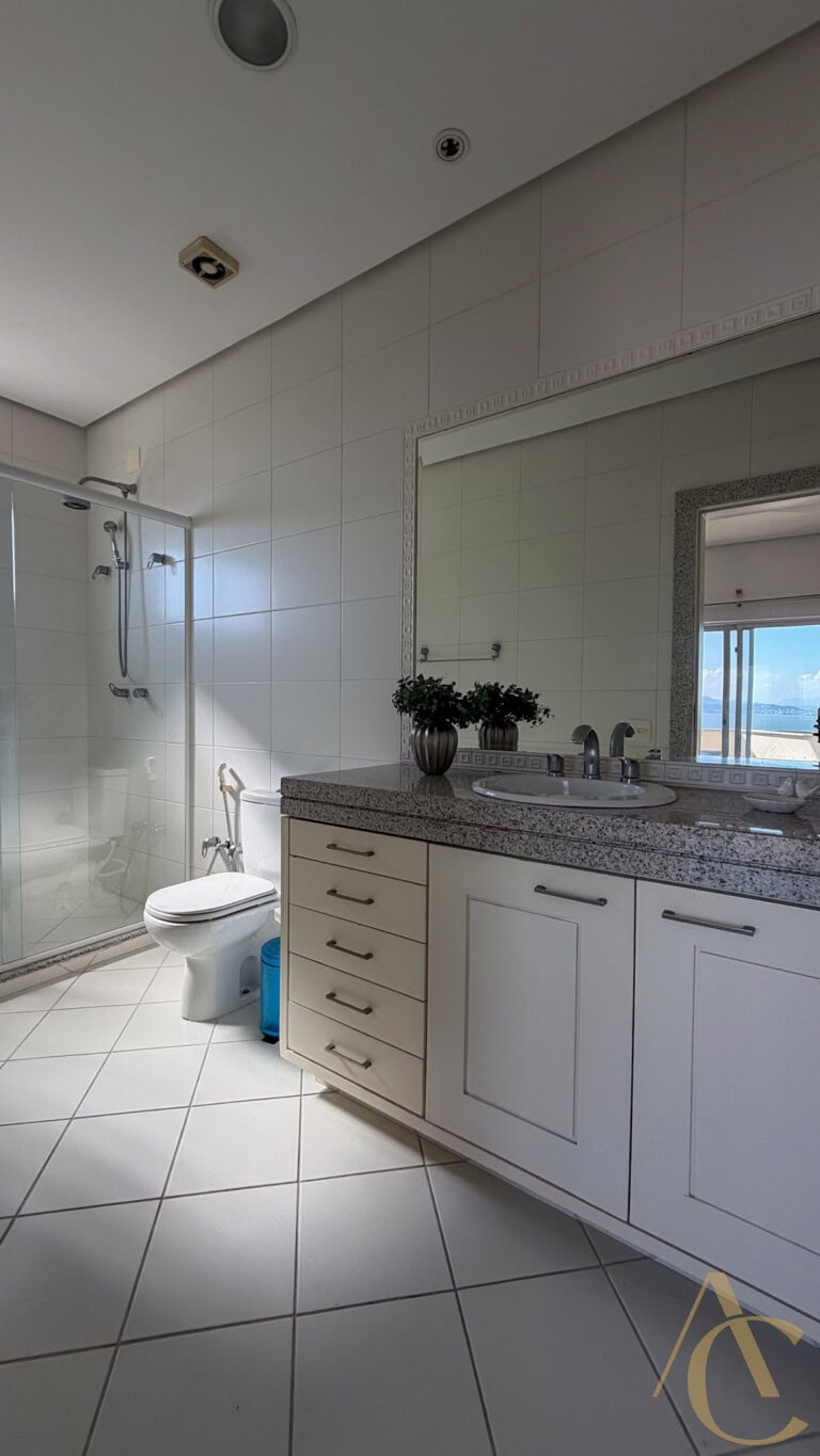 Casa residencial à venda – 6 quartos sendo 5 suítes – Cacupé | Florianópolis/SC.