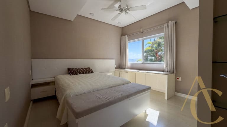 Casa residencial à venda – 6 quartos sendo 5 suítes – Cacupé | Florianópolis/SC.