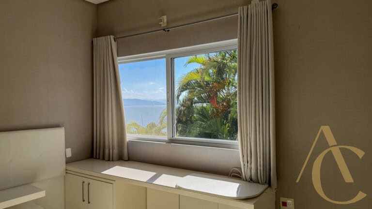 Casa residencial à venda – 6 quartos sendo 5 suítes – Cacupé | Florianópolis/SC.