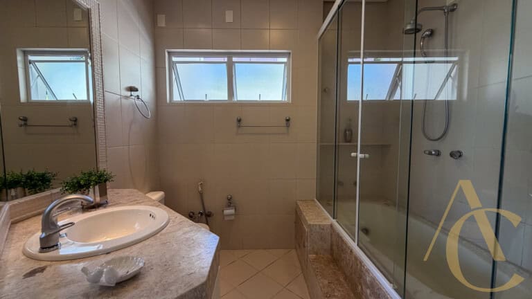 Casa residencial à venda – 6 quartos sendo 5 suítes – Cacupé | Florianópolis/SC.