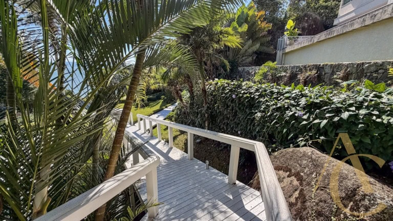 Casa residencial à venda – 6 quartos sendo 5 suítes – Cacupé | Florianópolis/SC.