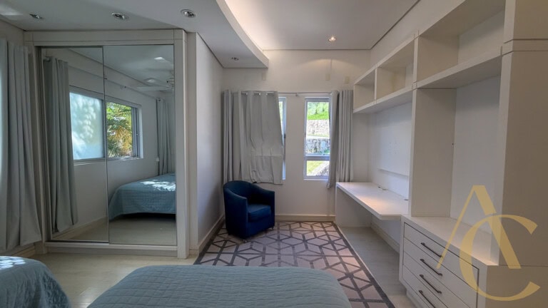 Casa residencial à venda – 6 quartos sendo 5 suítes – Cacupé | Florianópolis/SC.