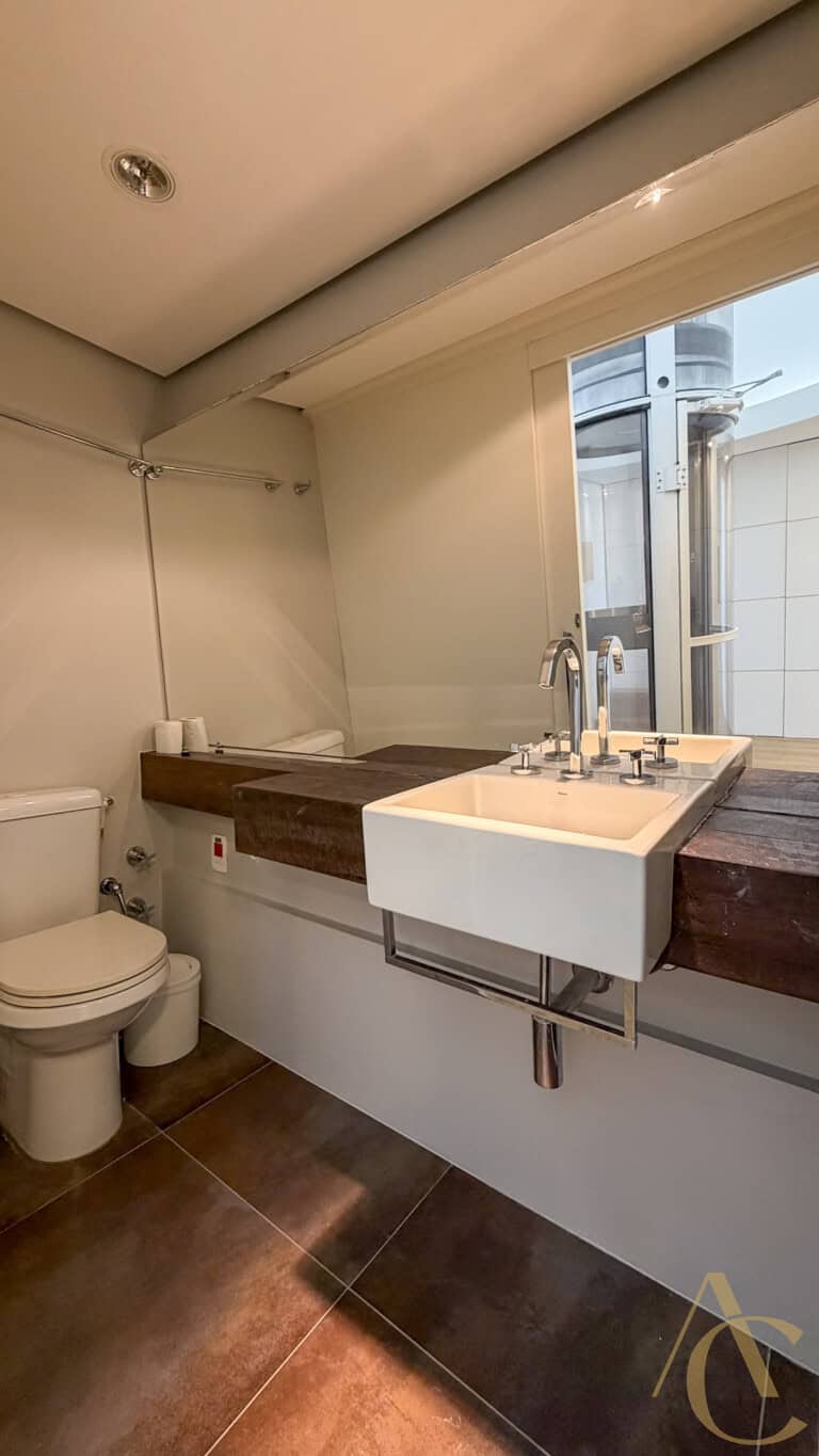 Casa residencial à venda – 6 quartos sendo 5 suítes – Cacupé | Florianópolis/SC.