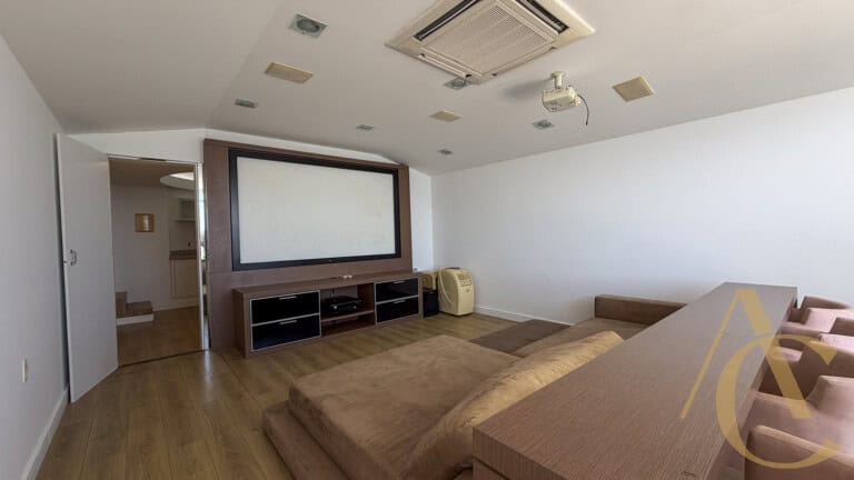Casa residencial à venda – 6 quartos sendo 5 suítes – Cacupé | Florianópolis/SC.