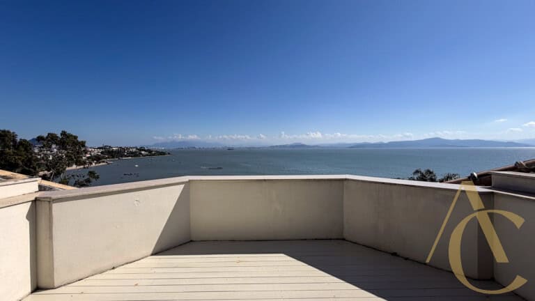 Casa residencial à venda – 6 quartos sendo 5 suítes – Cacupé | Florianópolis/SC.